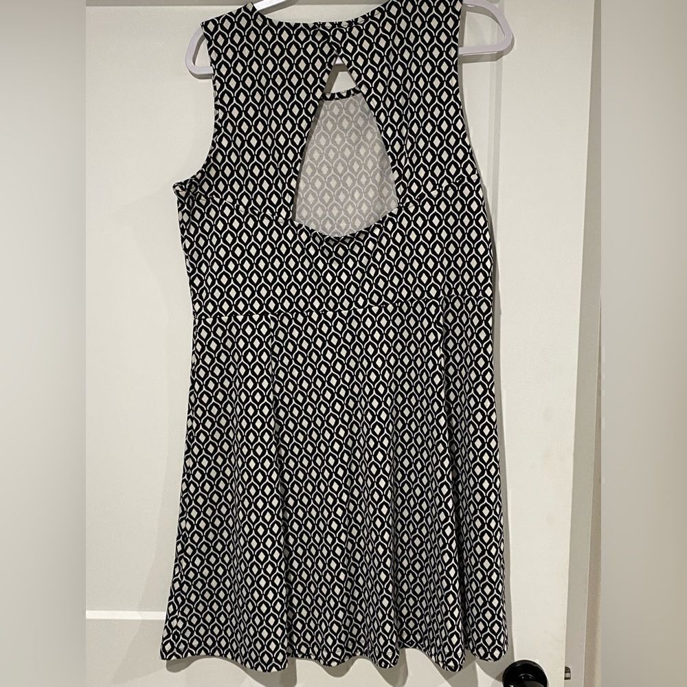 H & M dress - Picture 2 of 3